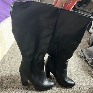 Black heeled boots